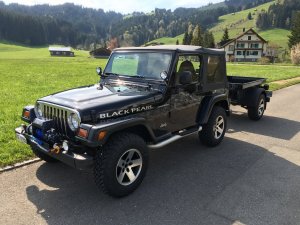 Jeep mit Hänger 1.jpg